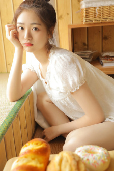 两位陪读妈妈互相帮孩子