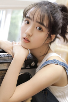 公咬着小娇乳H边走边欢视频